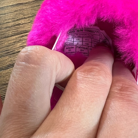 Authentic Ugg Fluff yeah baby sandals  NWOT - Picture 6 of 8